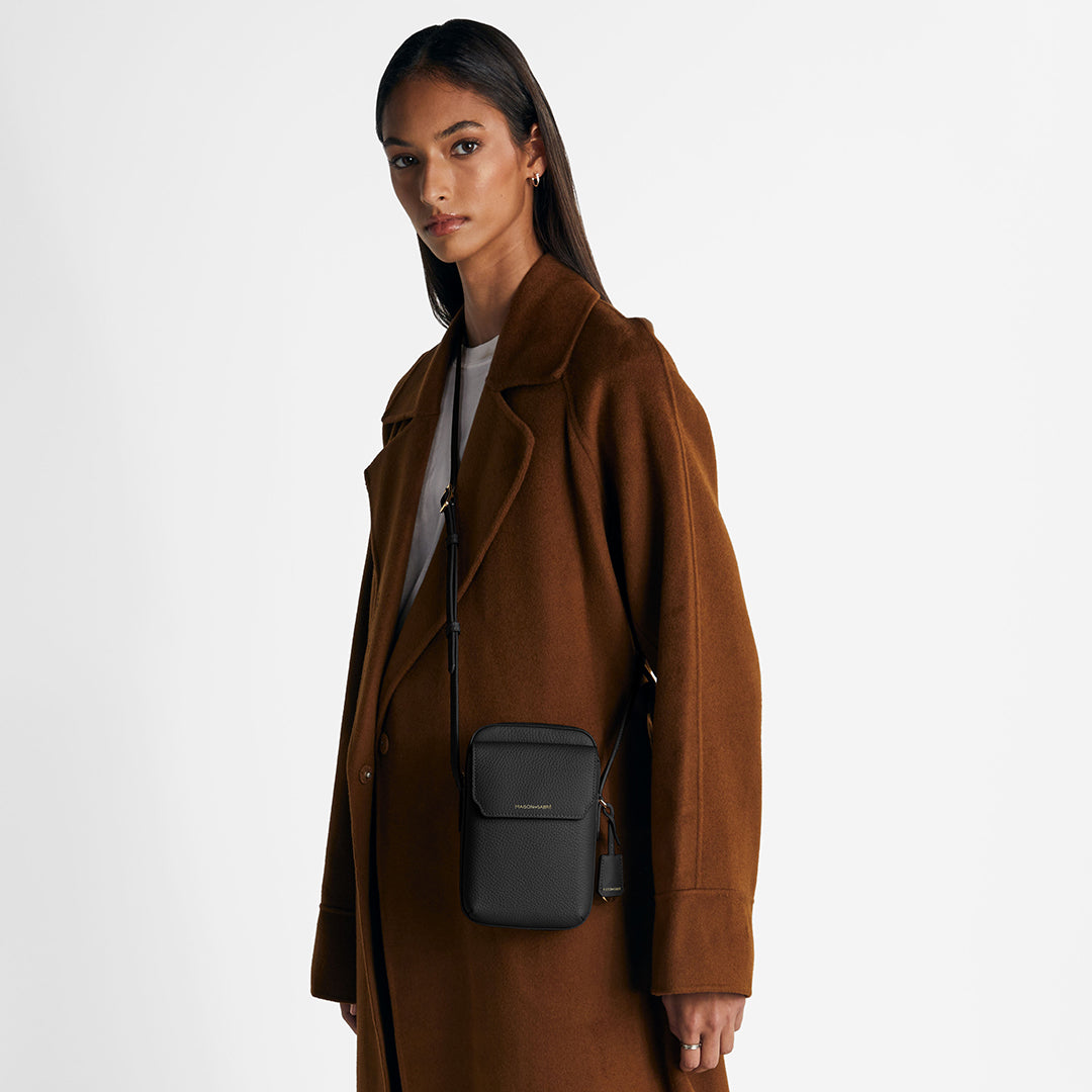ジップスマホポーチ Zipped Phone Pouch ブラックキャビア | MAISON de