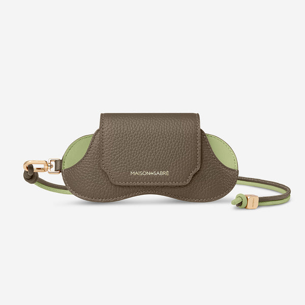 メガネケース MAISON de SABRÉ ブラウン・グリーン The Sunglasses Sling Case - Cashmere Matcha – MAISON de SABRÉ