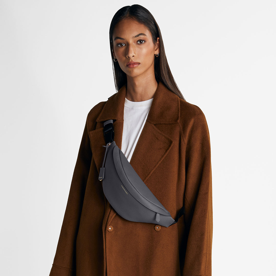 [ほぼ新品] MAISON de SABRÉ レザー スリングバッグ スリングバッグ Sling Bag グラファイトグレー | MAISON de SABRÉ
