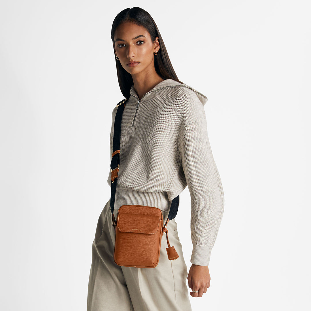 メッセンジャーバッグ Small Messenger Bag ピーカンブラウン | MAISON